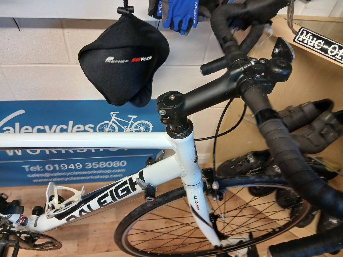 Raleigh R100 Road bike in White
