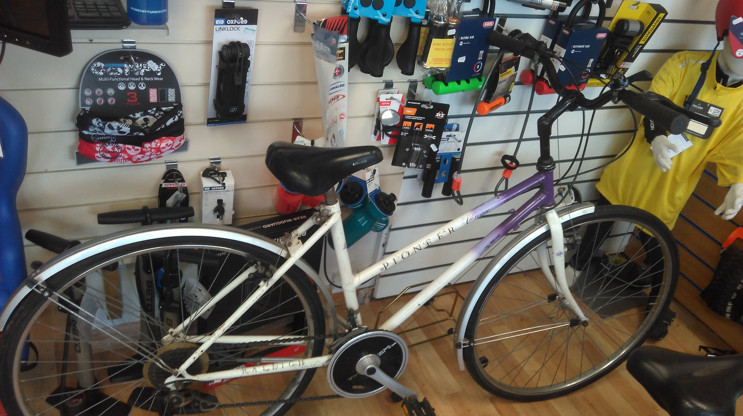 Ladies Raleigh Pioneer 18inch frame