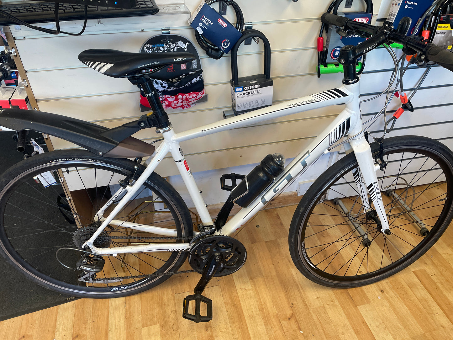 White GT Tachyon 19inch Frame Hybrid bike