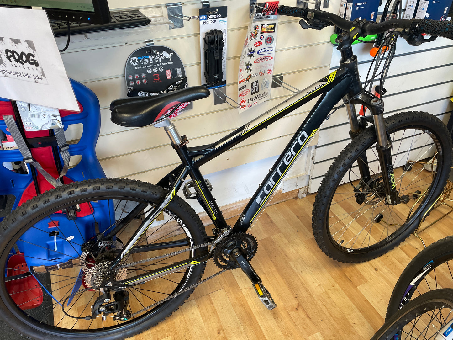 Carrera Black Vulcan 19inch frame mtb