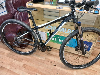 DiamondBack Axis 17inch frame 29 wheels