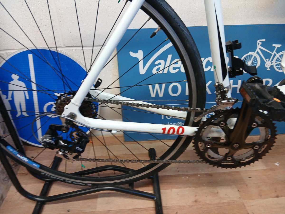 Raleigh R100 Road bike in White