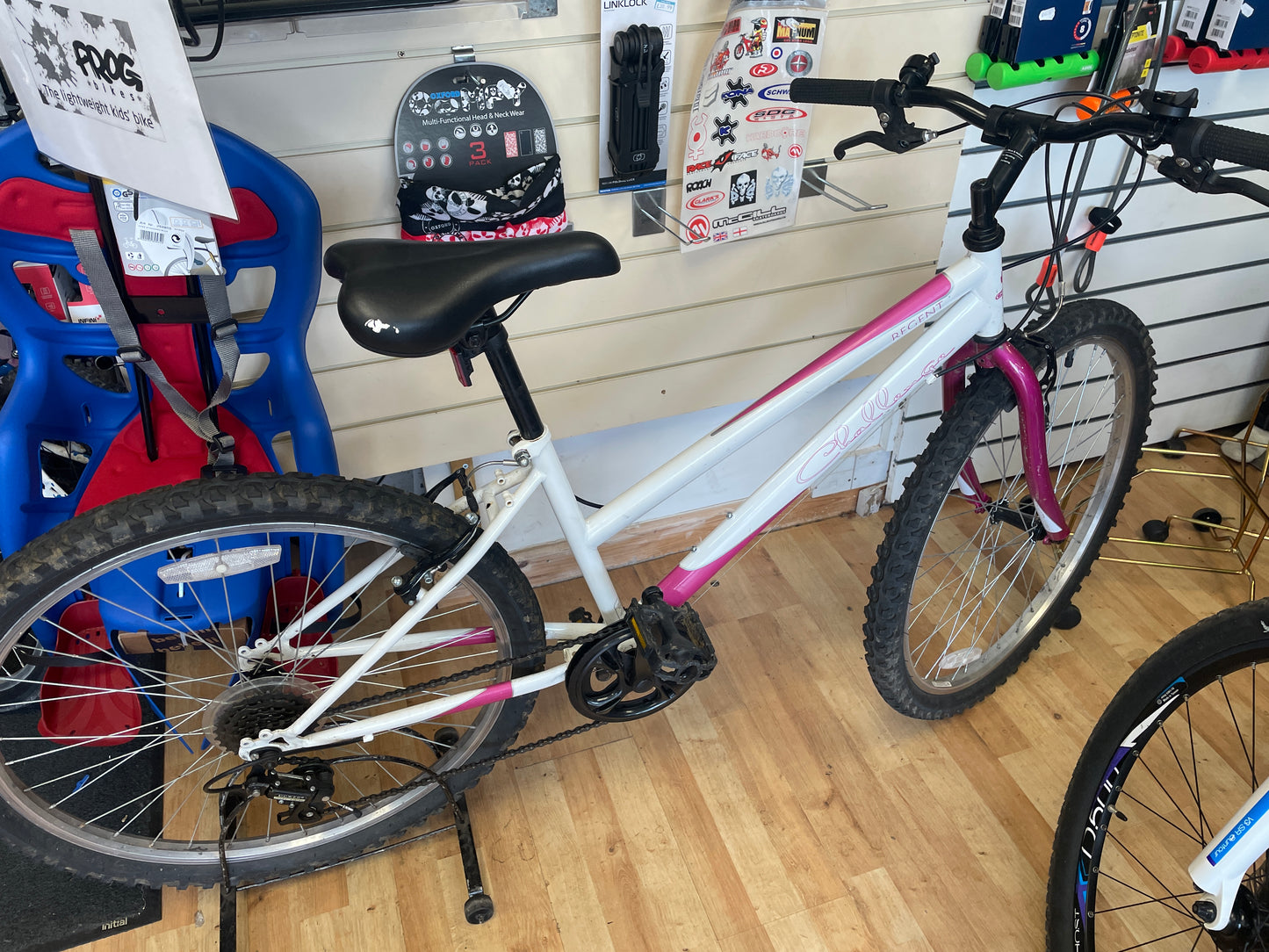 Challenge White 17inch frame 26in wheels