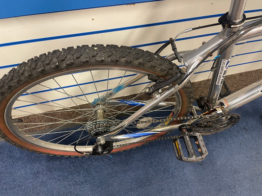 Trek 3500 Silver Blue 26in wheels 18inch frame