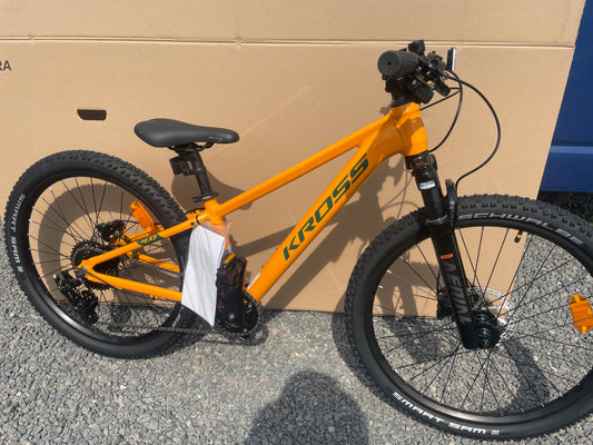 Kross Level Jr 4.0 Orange 24in wheels - Valecycles